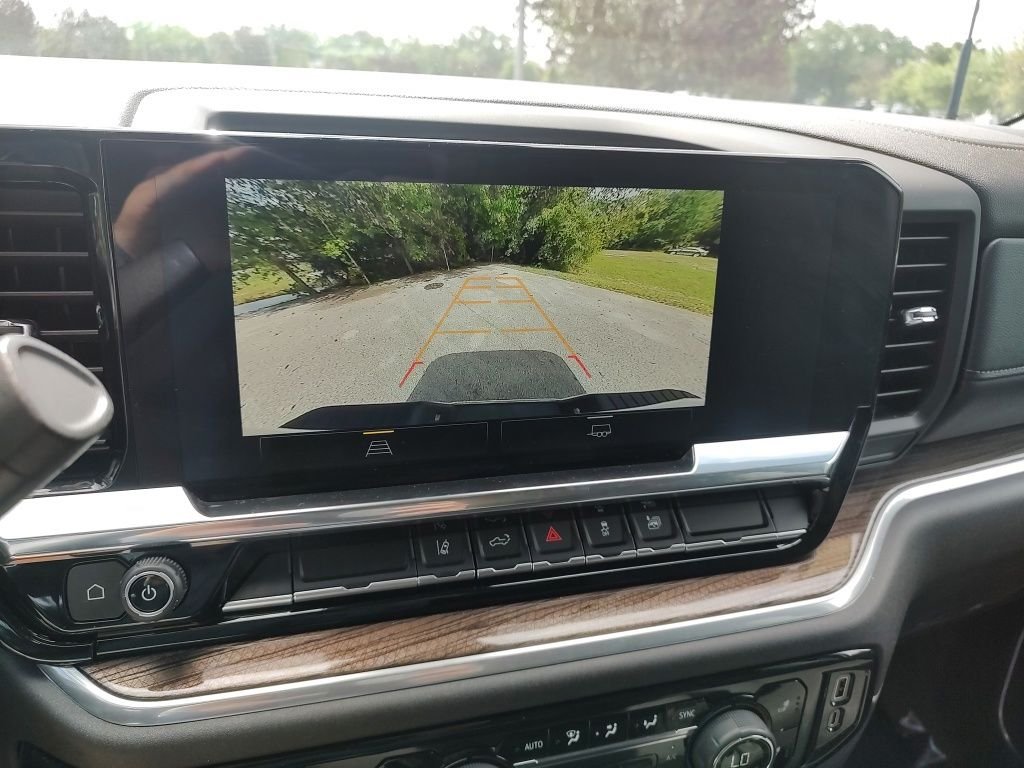 Used 2025 White Chevrolet LT image 32