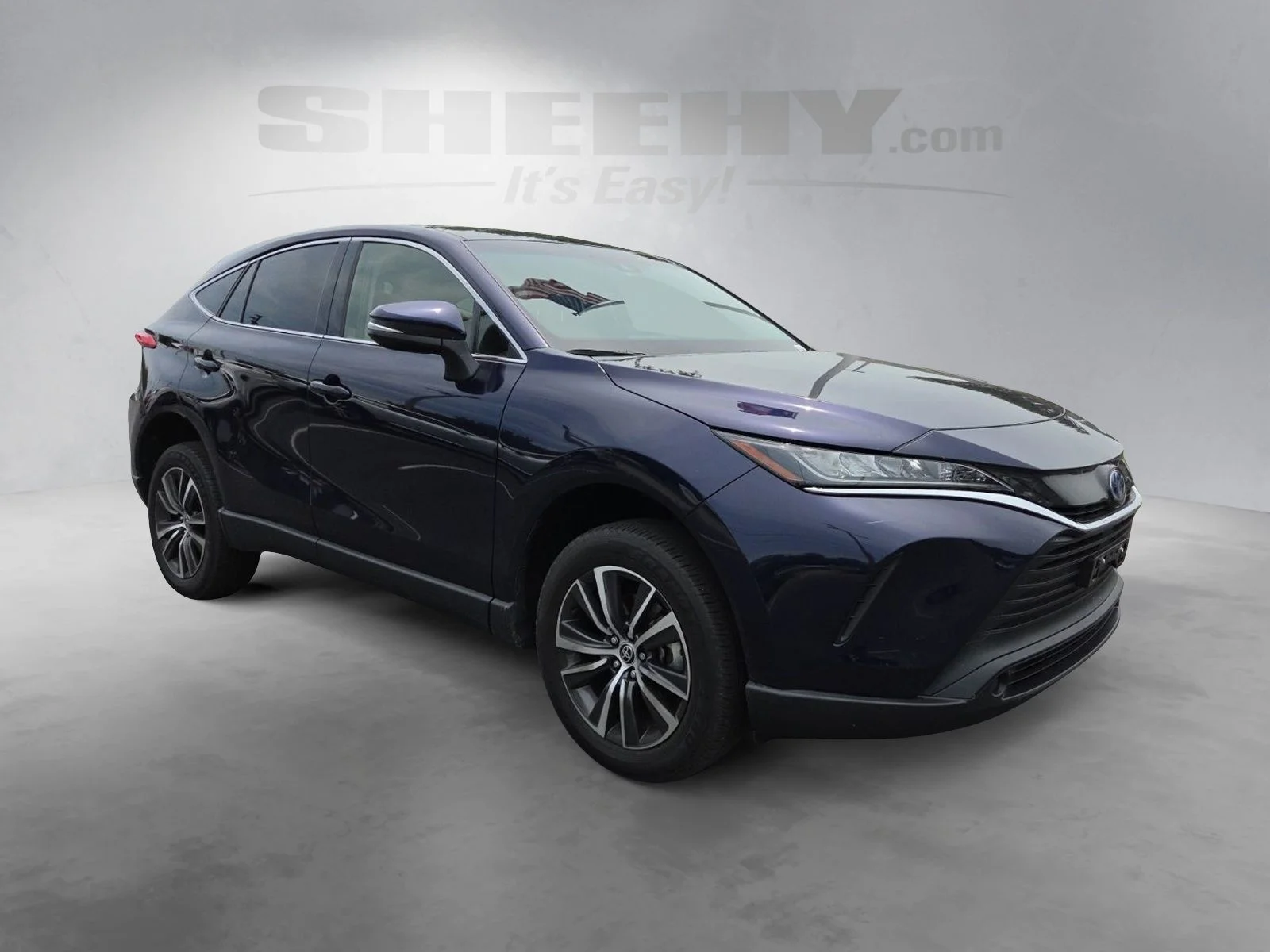 Used 2022  Toyota LE image 2