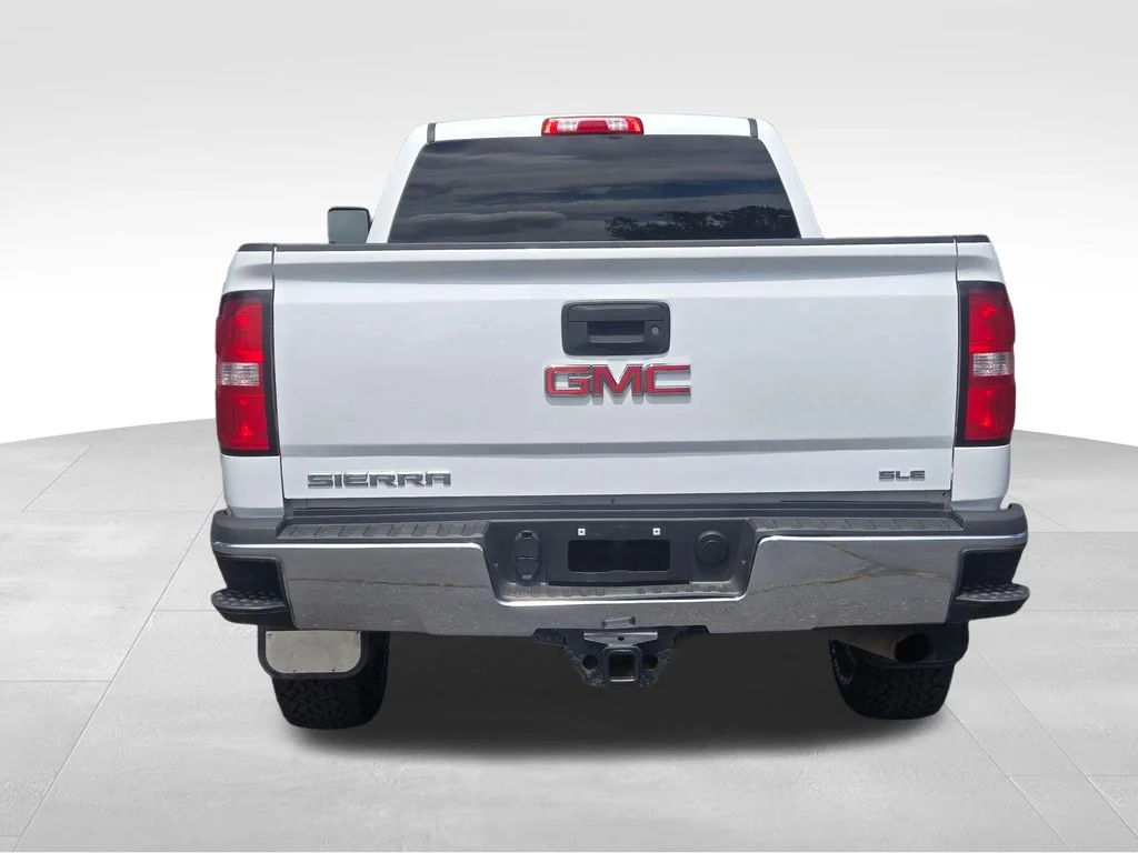 Used 2018 White GMC SLE image 4