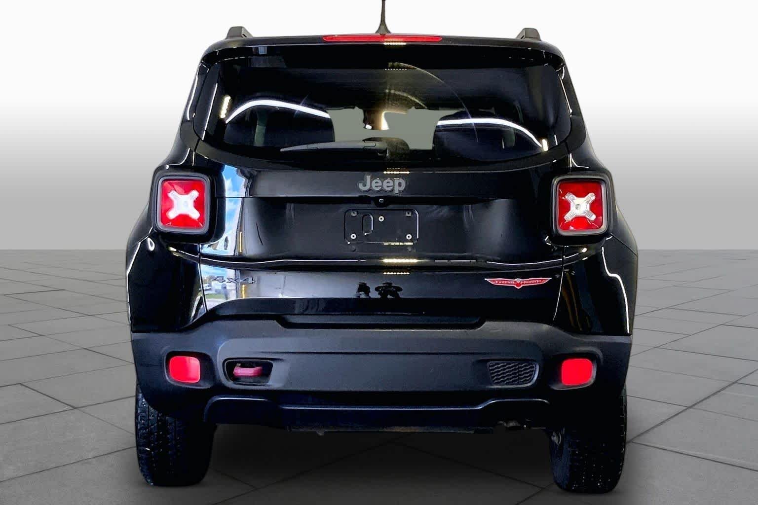 Used 2017 Black Jeep Trailhawk image 5