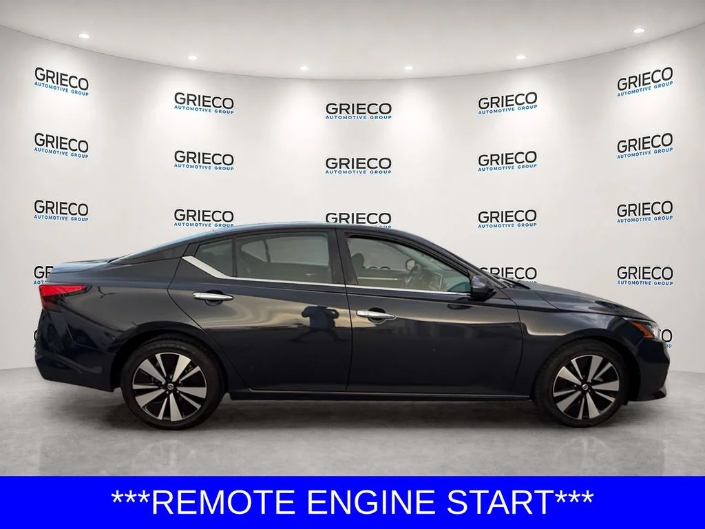 Used 2021 Blue Nissan 2.5 SV image 8