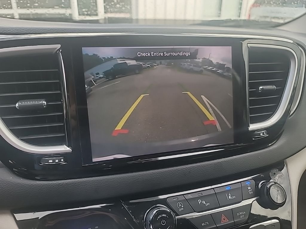 Used 2022 White Chrysler Touring L image 18