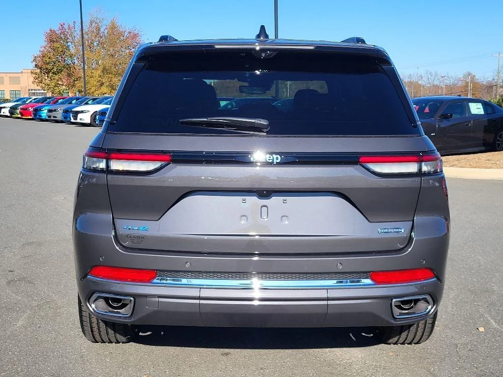 New 2024 Baltic Gray Metallic Clear-Coat Exterior Paint Jeep Overland image 21