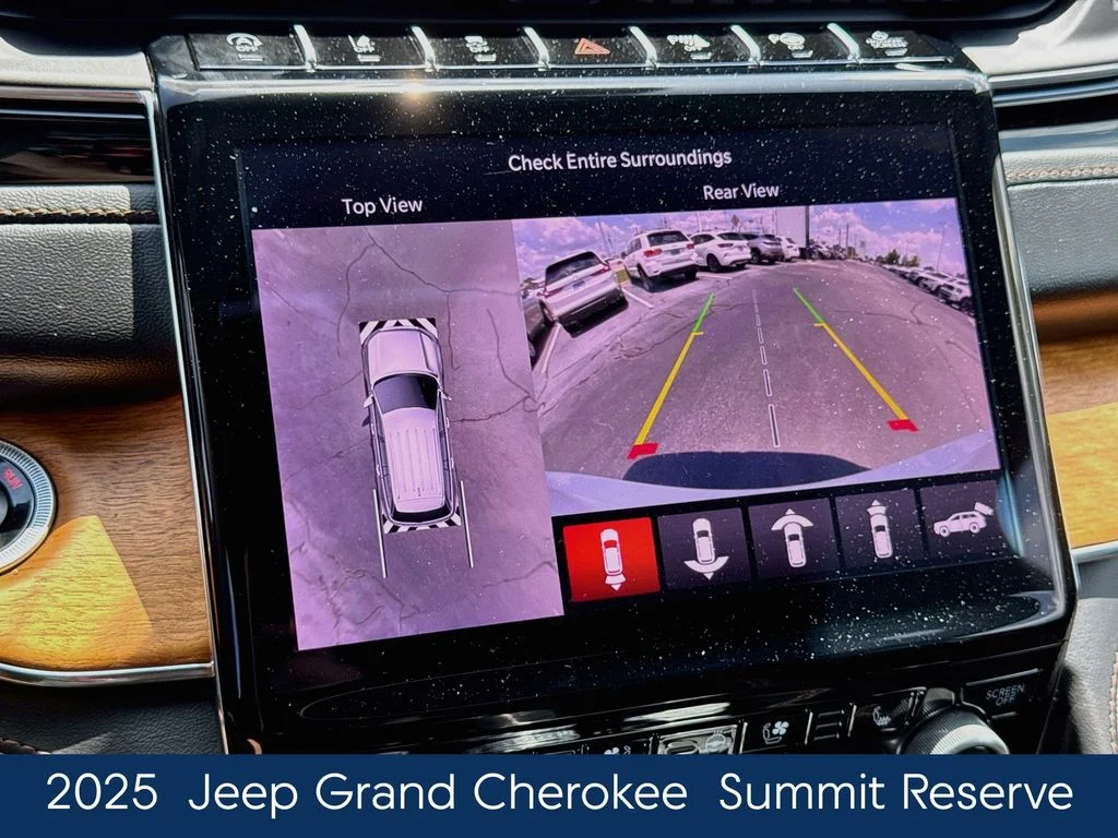 Used 2025 White Jeep Summit Reserve image 31