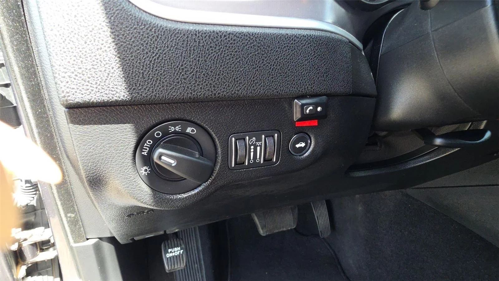Used 2022 Granite Pearlcoat Dodge SXT image 15