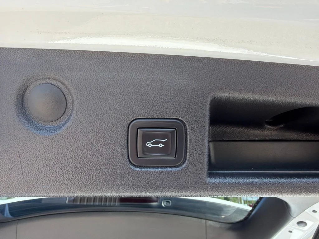 Used 2024 Summit White Chevrolet LT image 36