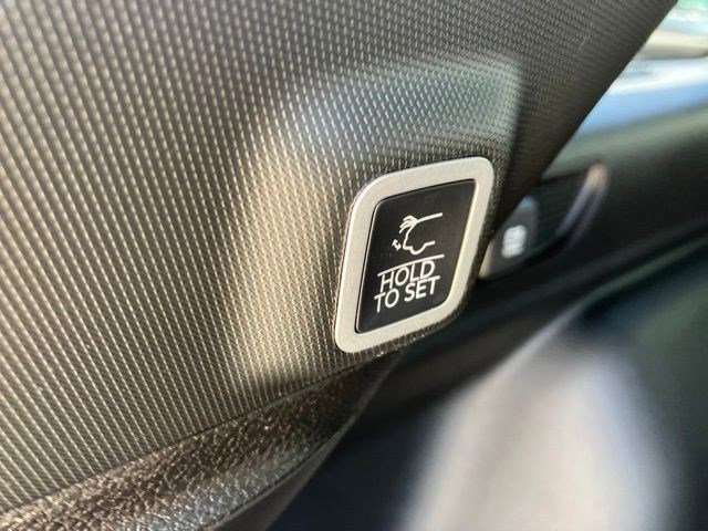 New 2026 Baltic Gray Metallic Clear-Coat Exterior Paint Jeep Limited image 25