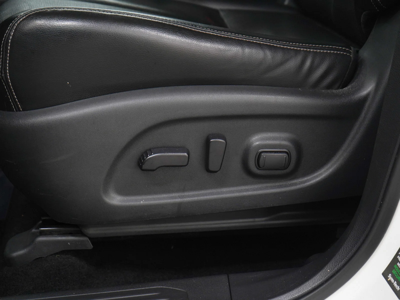 Used 2017 White Nissan SL image 23
