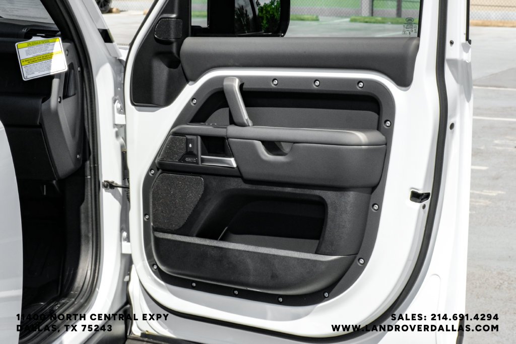 New 2026 Fuji White Land Rover X-Dynamic SE image 48