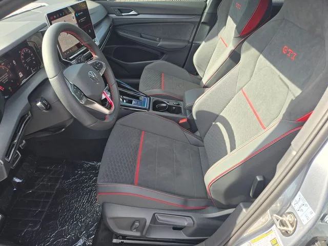 2025 Volkswagen Golf GTI SE - Photo 6