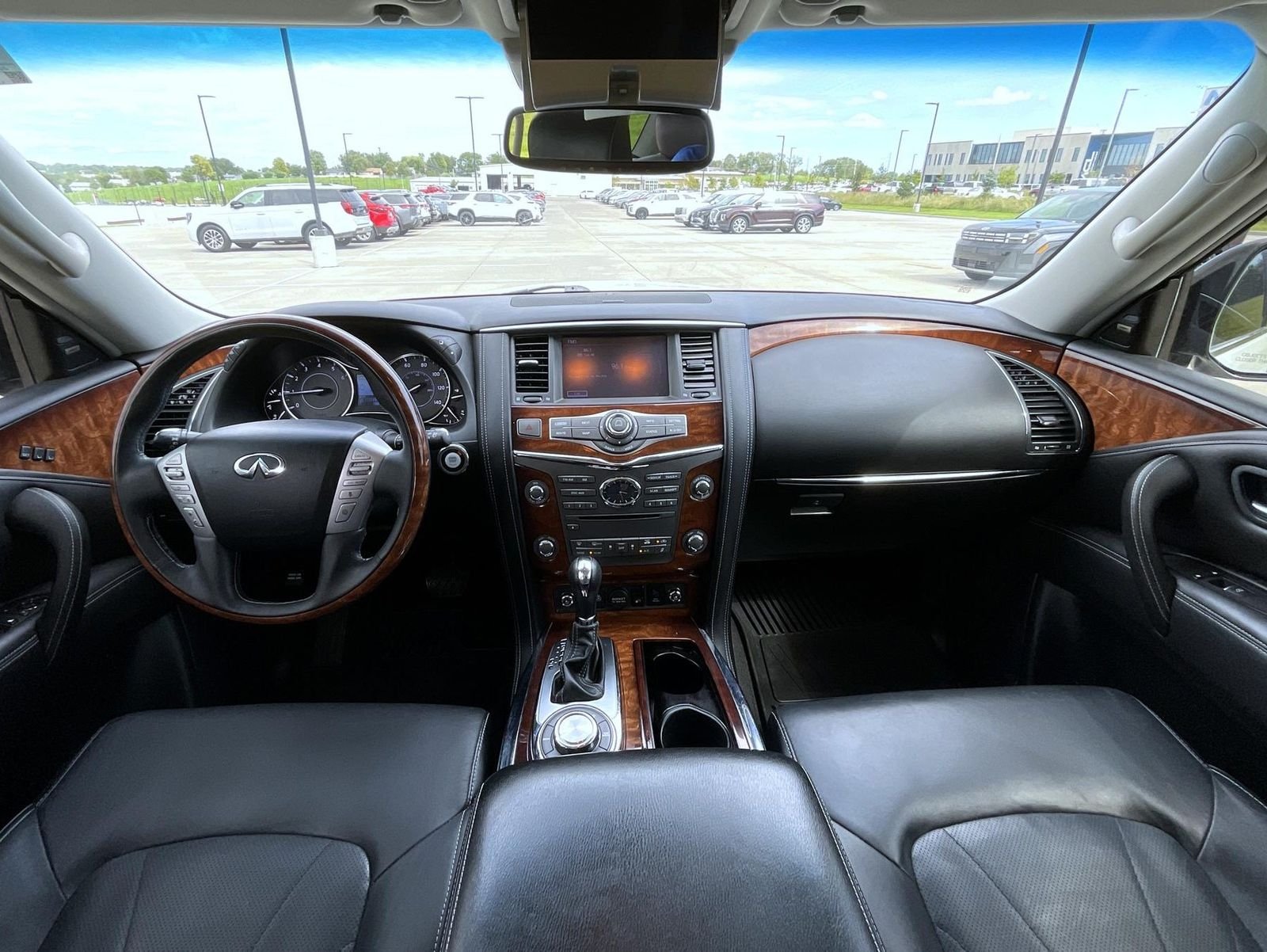 Used 2017 White INFINITI Base image 15
