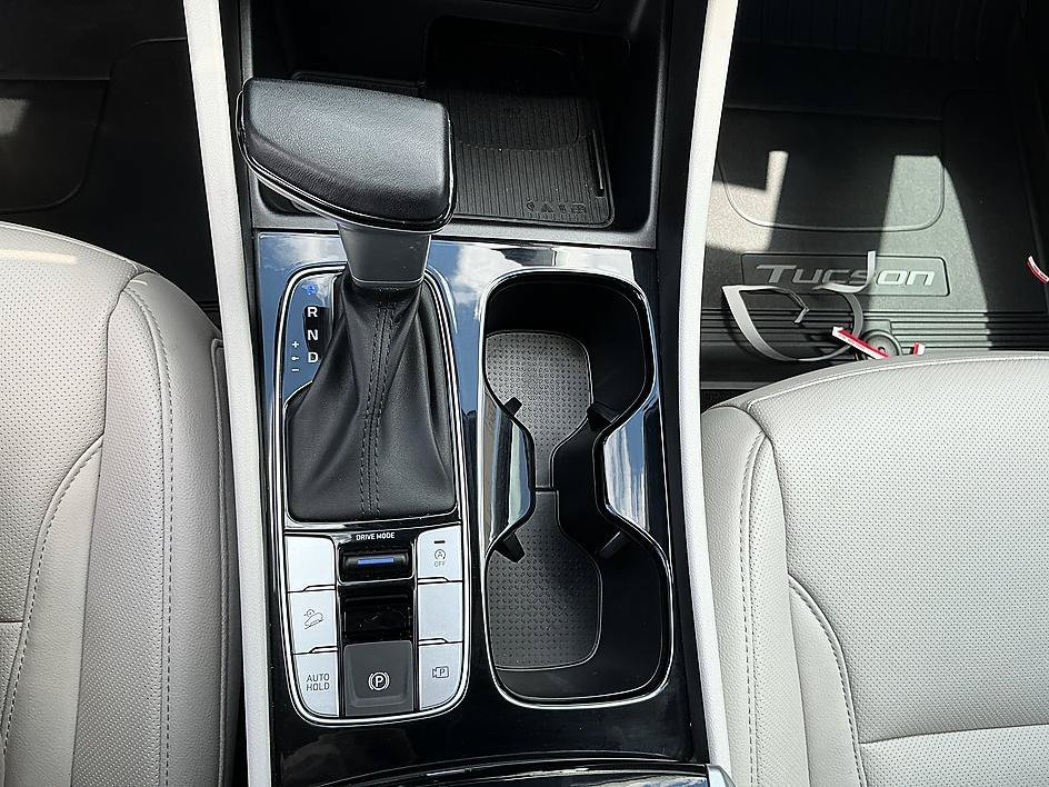 Used 2025 Serenity White Pearl Hyundai SEL Convenience image 21