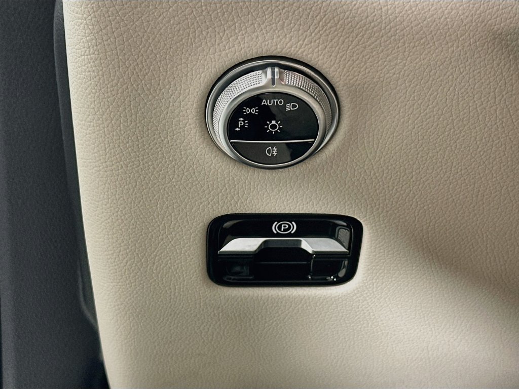 New 2027 Polar White Mercedes-Benz GLC 300 Coupe image 43