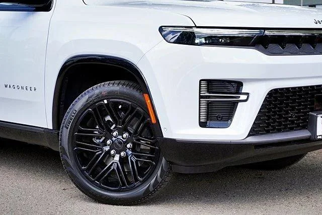 New 2026 Bright White Clearcoat Jeep Grand Wagoneer image 4