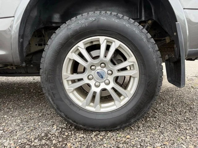 Used 2016 Magnetic Metallic Ford Lariat image 8