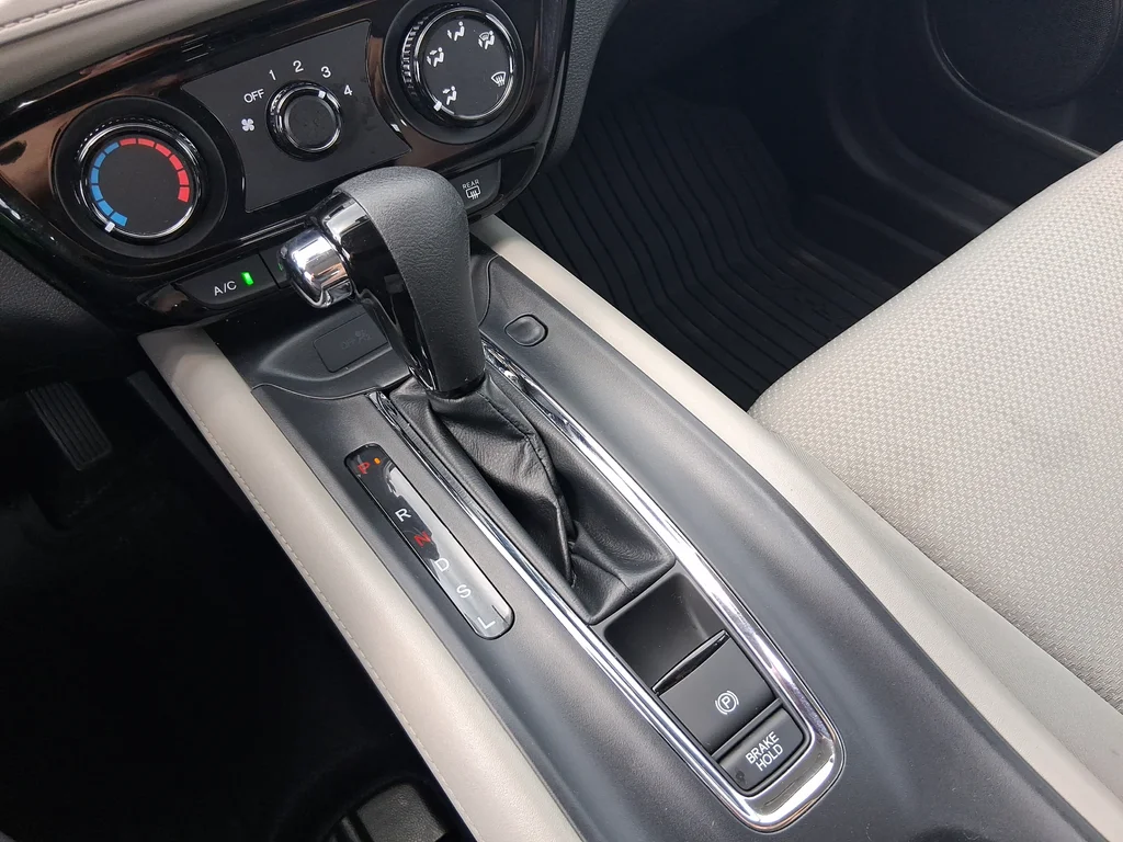 Used 2022 White Honda LX image 36