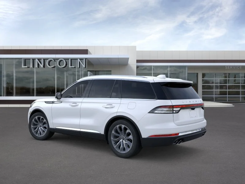 Used 2025 Pristine White Metallic Tri-Coat Lincoln Premiere image 4