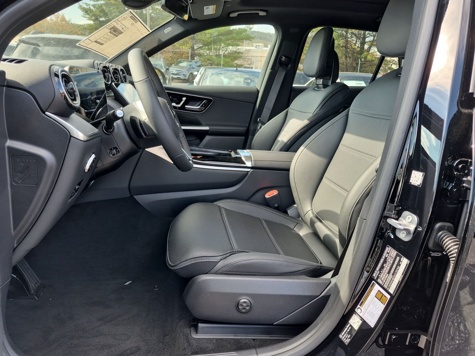 New 2027 Black Mercedes-Benz GLC300 image 4