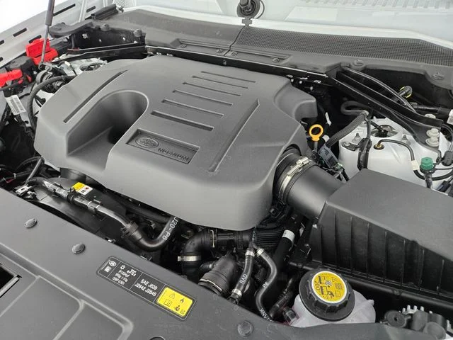 New 2026 Fuji White Land Rover X-Dynamic SE image 19