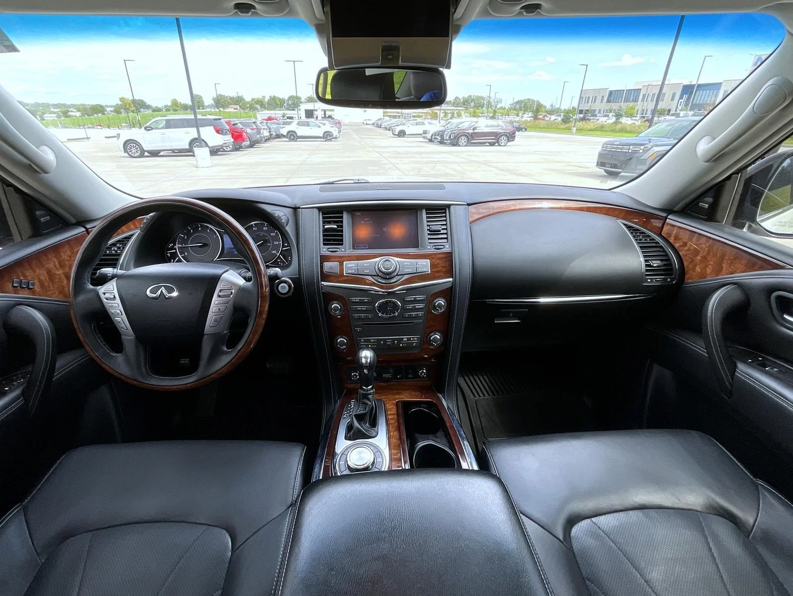 Used 2017 White INFINITI Base image 15
