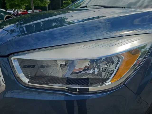 Used 2018 Blue Ford SE image 28