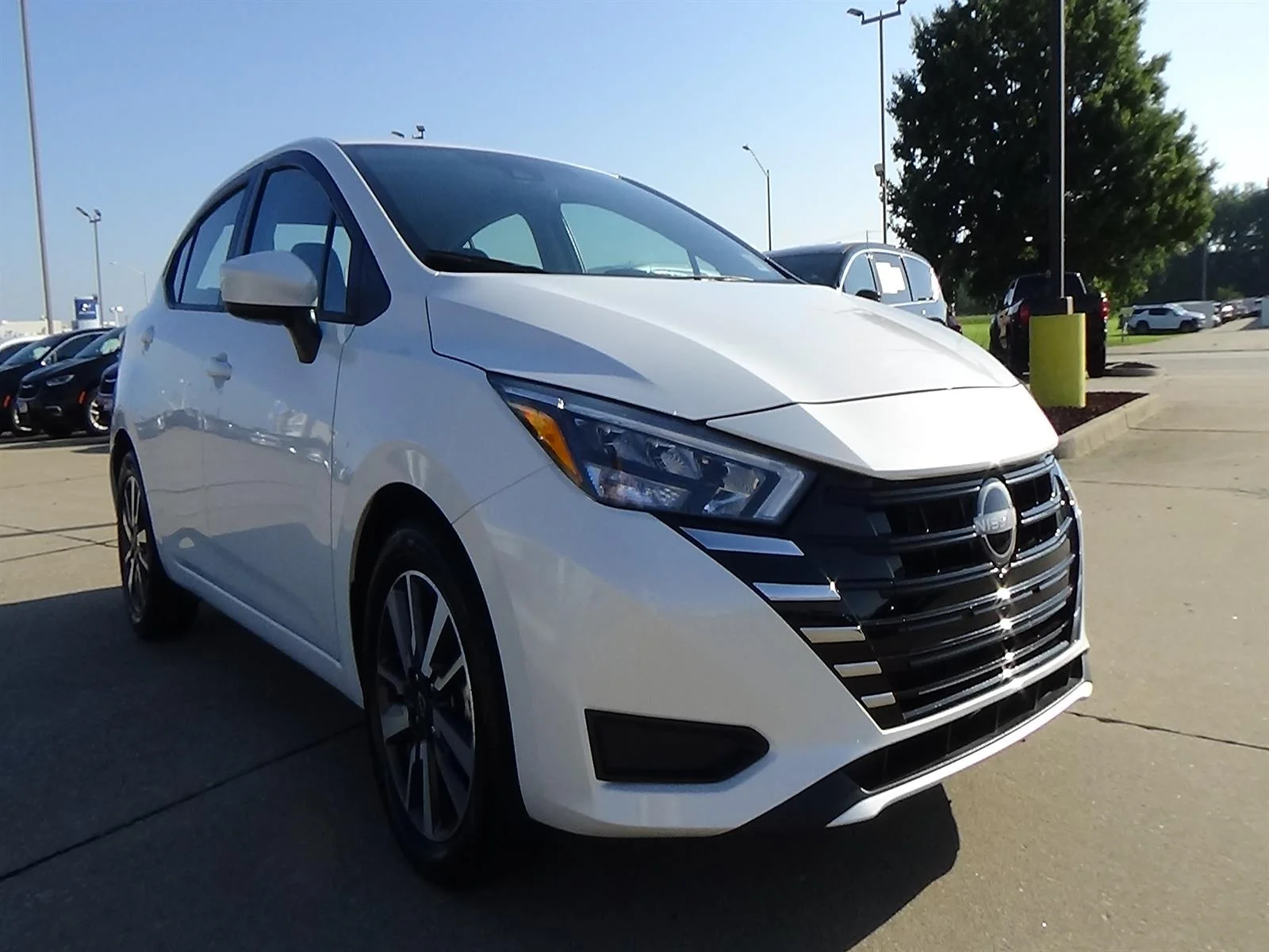 Certified Used 2025 Aspen White Tricoat (qac) Nissan SV image 4