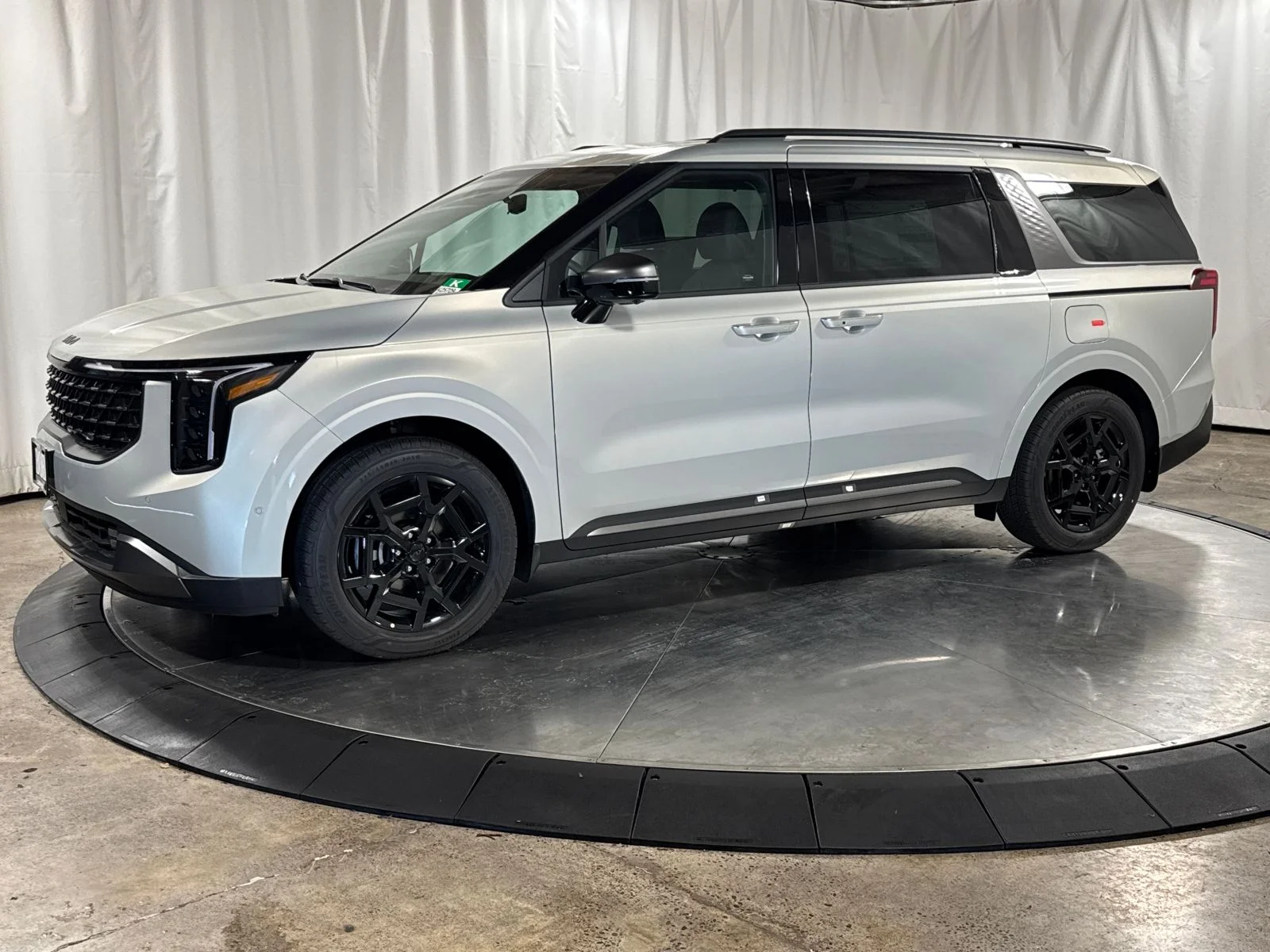 2026 Kia Sedona SX Prestige HEV's photo