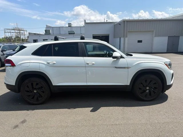 Certified Used 2024  Volkswagen 2.0T SE w/Technology image 4