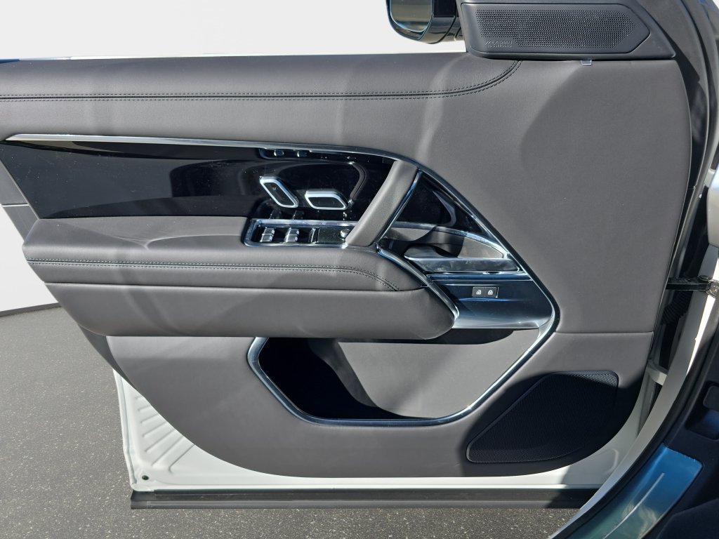 New 2026 Fuji White Land Rover SE image 29