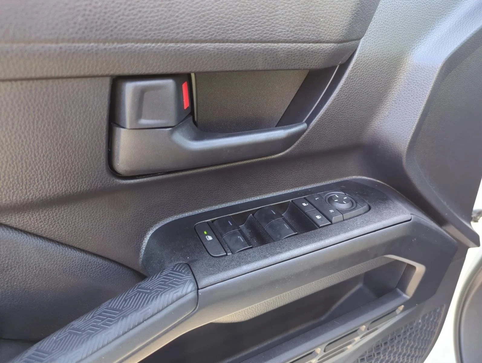 Used 2025 Ice Cap Toyota SR5 image 9