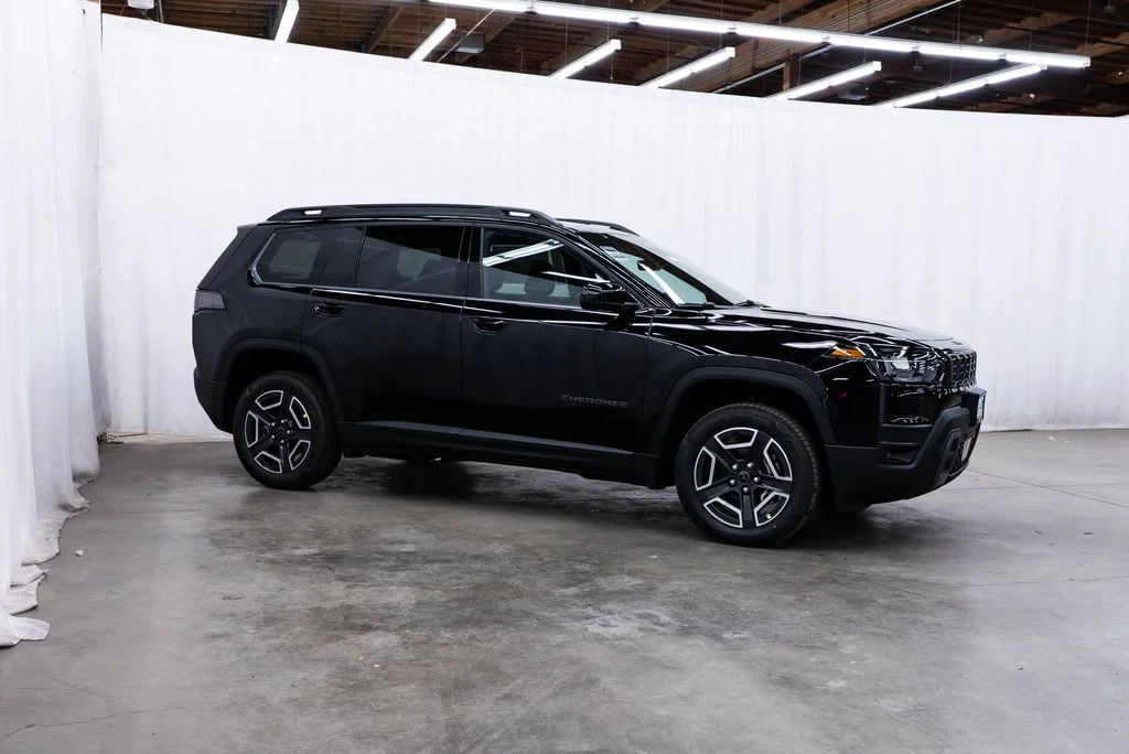 2026 Jeep Cherokee Laredo HEV 4X4's photo