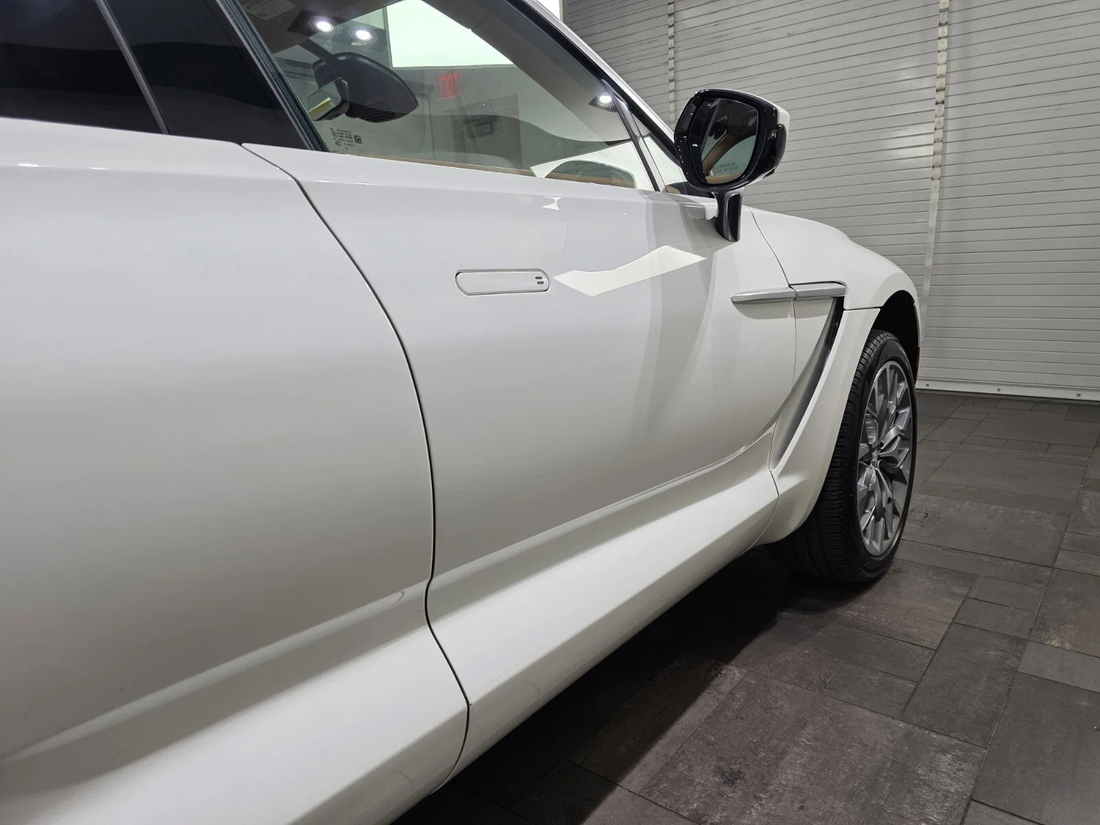 Used 2022 Stratus White Gloss Aston Martin 550 image 9