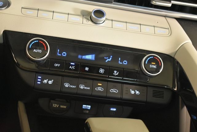 2025 Hyundai Elantra Limited - Photo 38