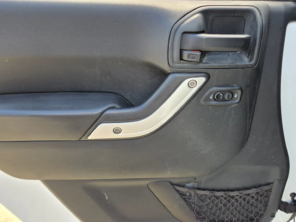 Used 2016 White Jeep Unlimited Rubicon image 30