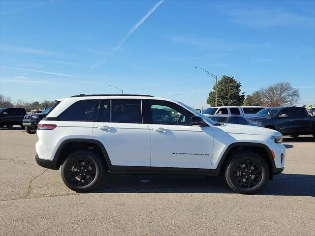 New 2025 Bright White Clear-Coat Exterior Paint Jeep Altitude X image 18