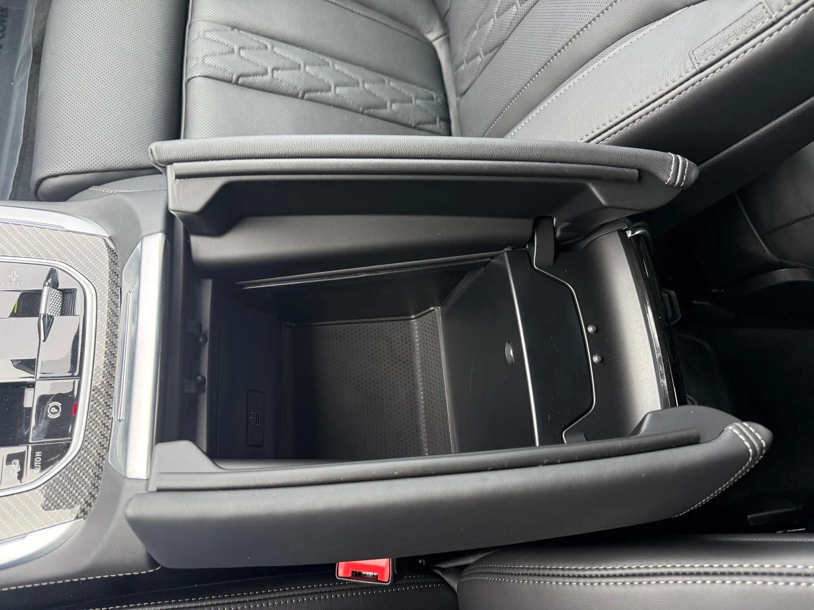 New 2027 Black Sapphire Metallic BMW M60i image 23