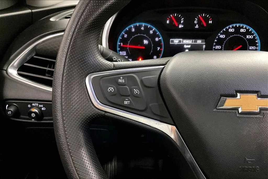 Used 2020 Gray Chevrolet LT image 23