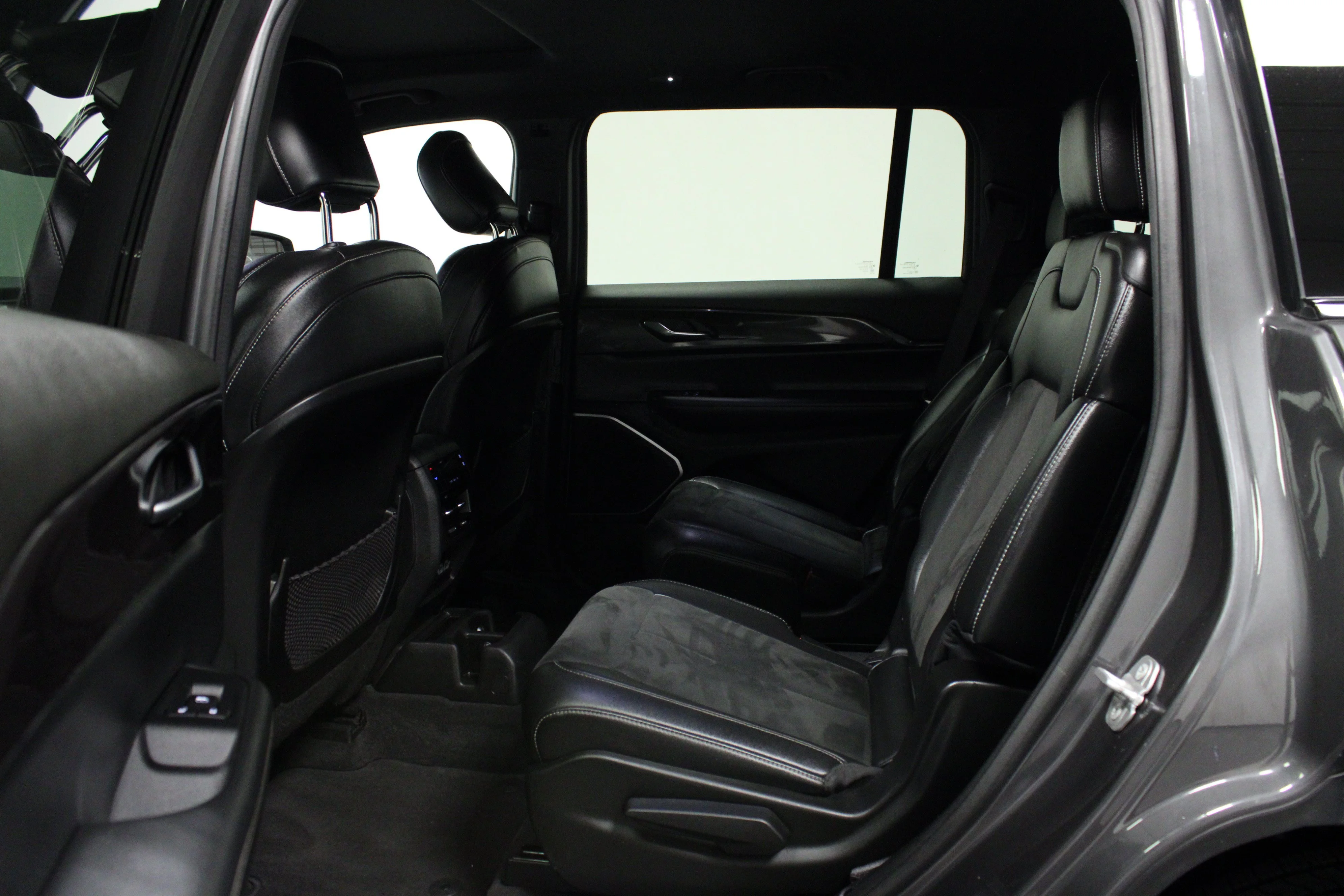 Used 2022 Baltic Gray Metallic Clearcoat Jeep Altitude image 13