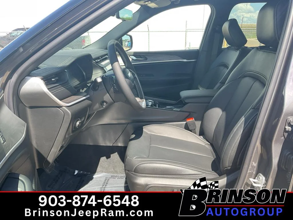 New 2026 Baltic Gray Metallic Clear-Coat Exterior Paint Jeep Limited Reserve image 11