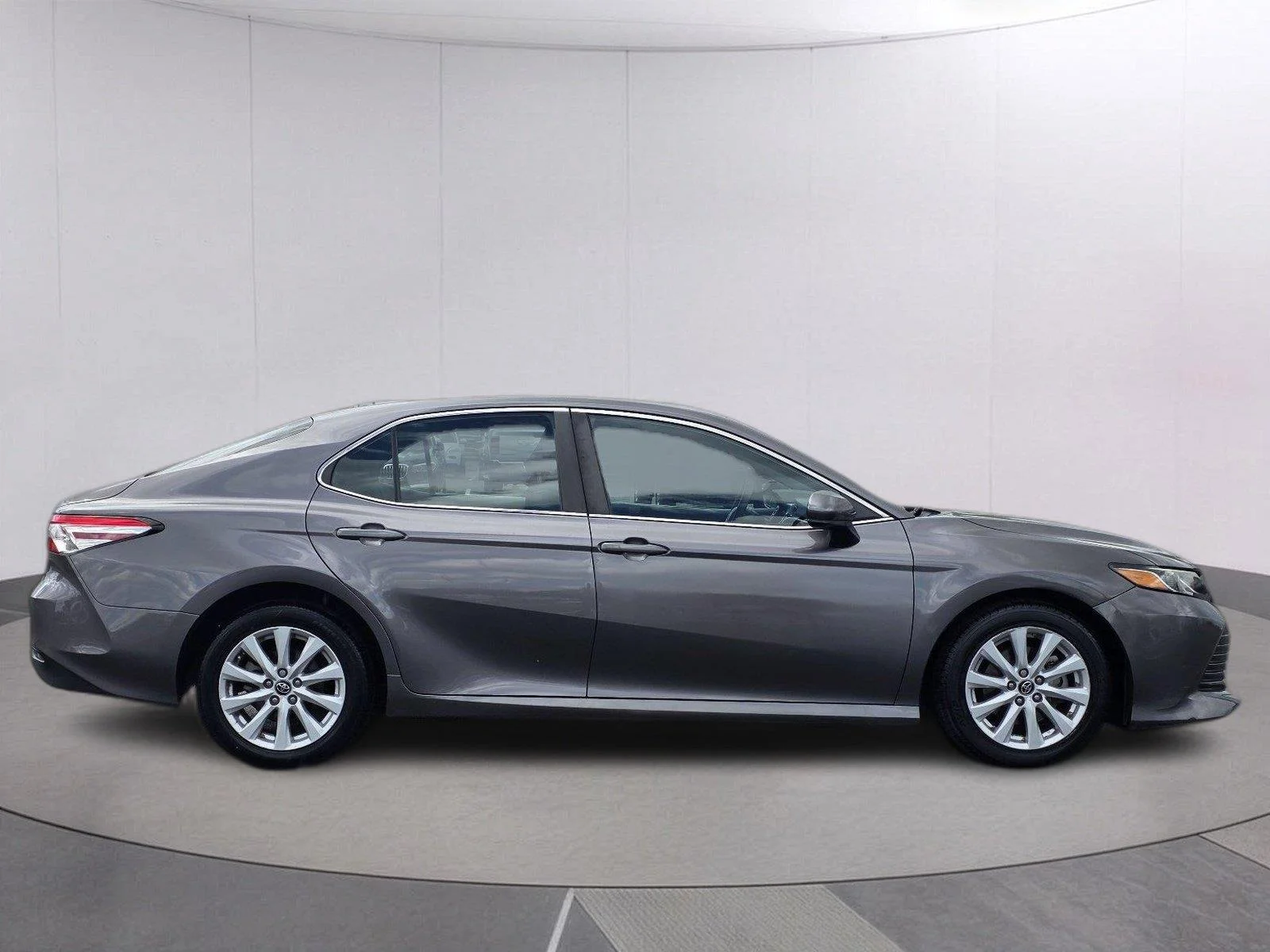 Used 2018 Predawn Gray Mica Toyota LE image 4