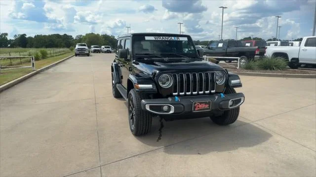 New 2023 Black Clear-Coat Exterior Paint Jeep Sahara 4xe image 4