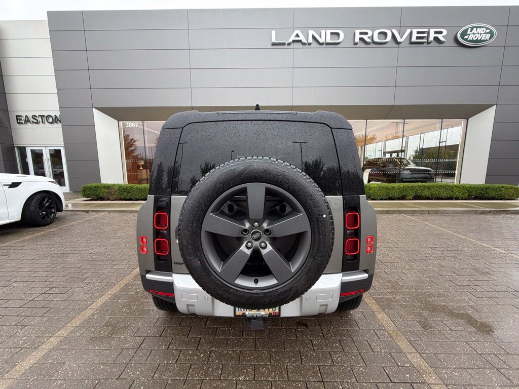 Certified Used 2025 Silicon Silver Premium Metallic Land Rover S image 6