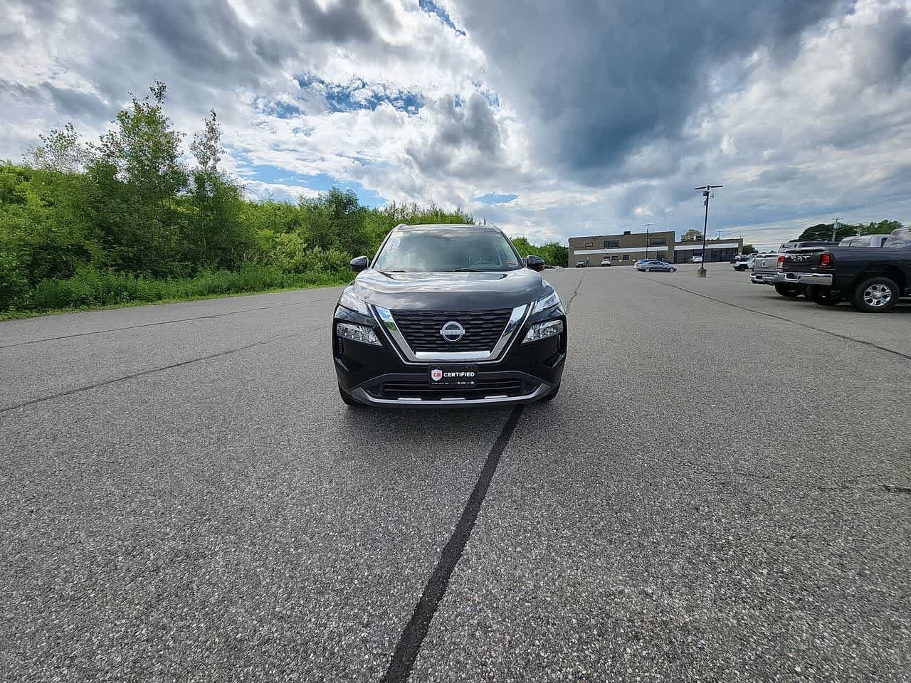 Used 2023 Black Nissan SL image 4