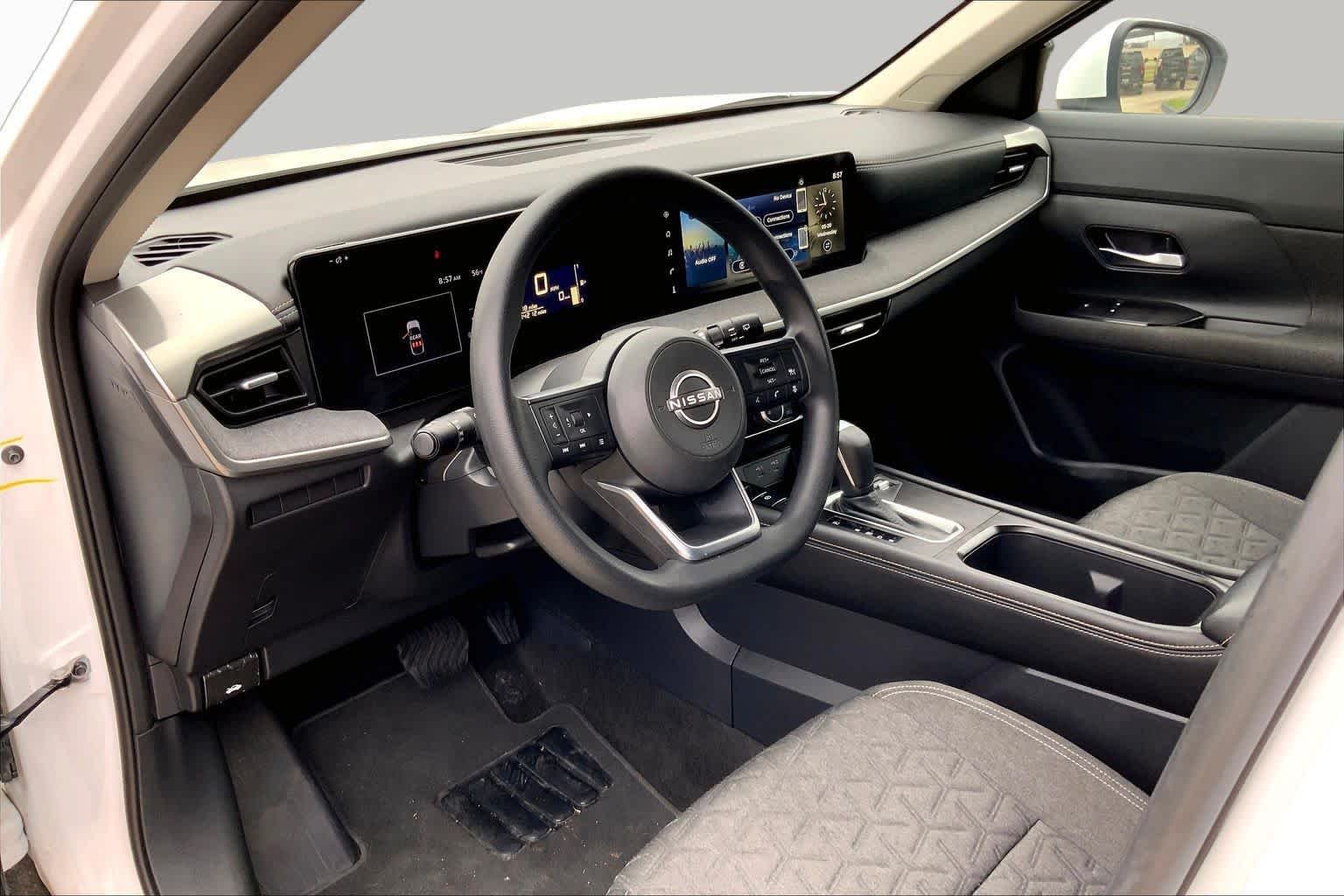 Used 2025 Aspen White Tricoat Nissan SV image 33