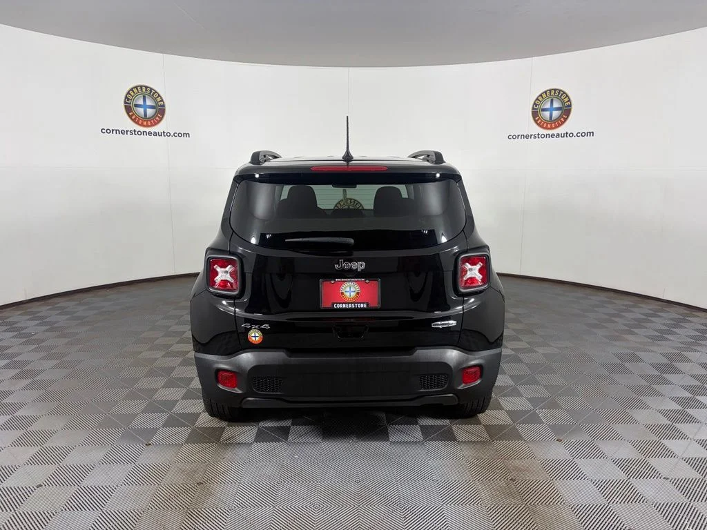 Used 2022 Black Jeep Latitude image 18