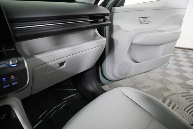 2025 Hyundai Kona SEL - Photo 17