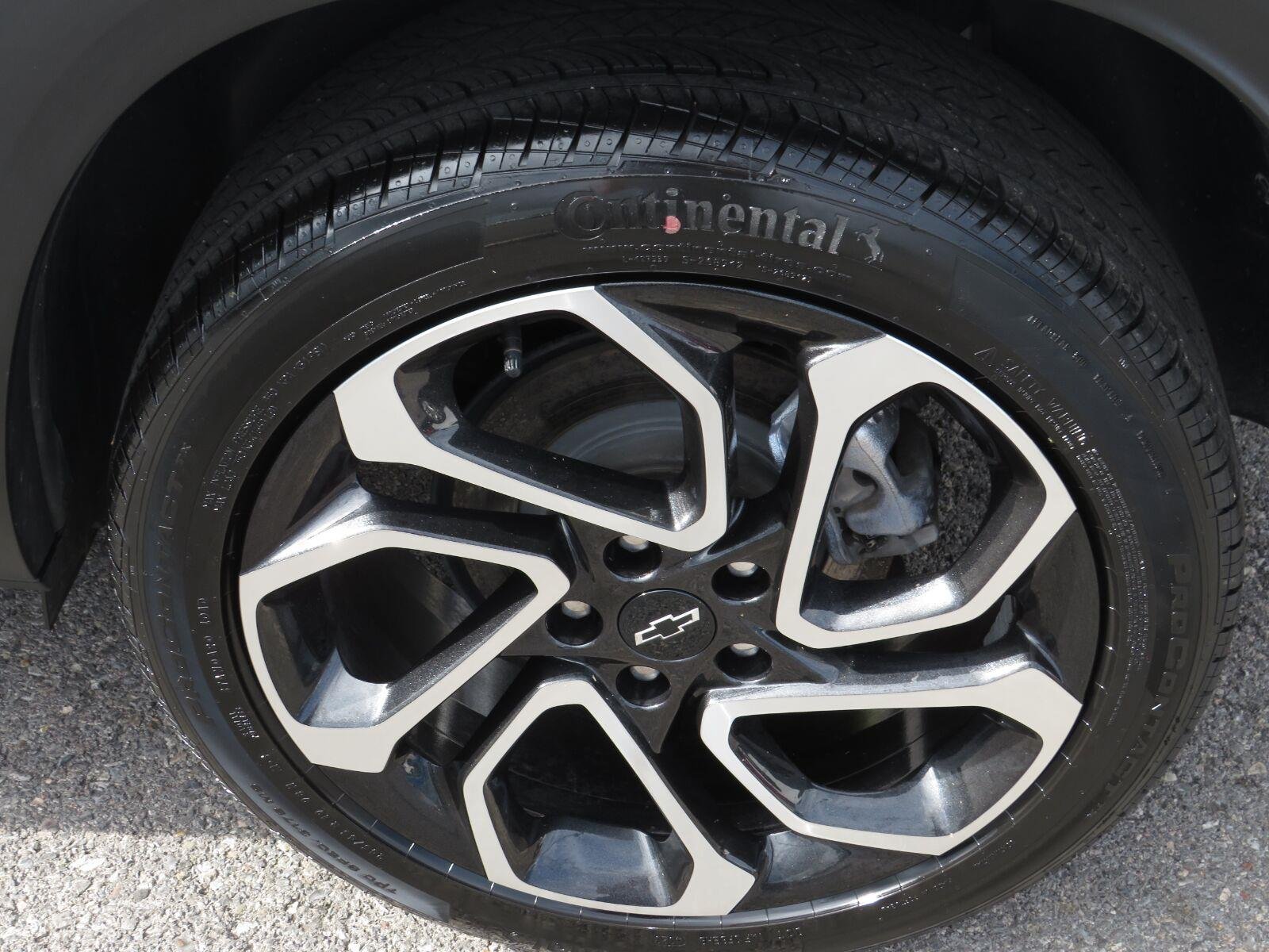 Used 2025 Summit White Chevrolet 2RS image 12
