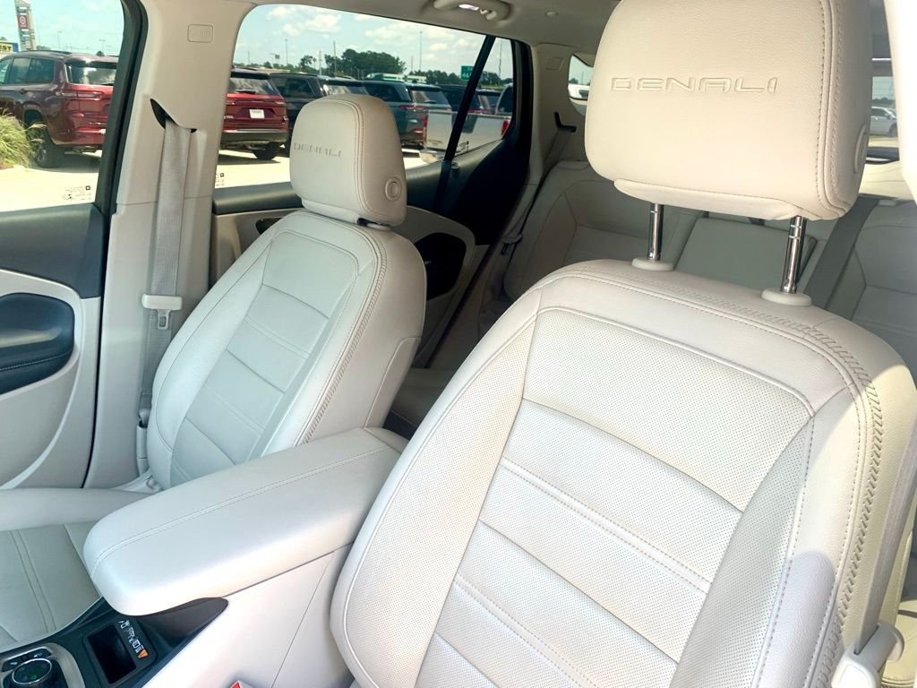 Used 2022 White GMC Denali image 12