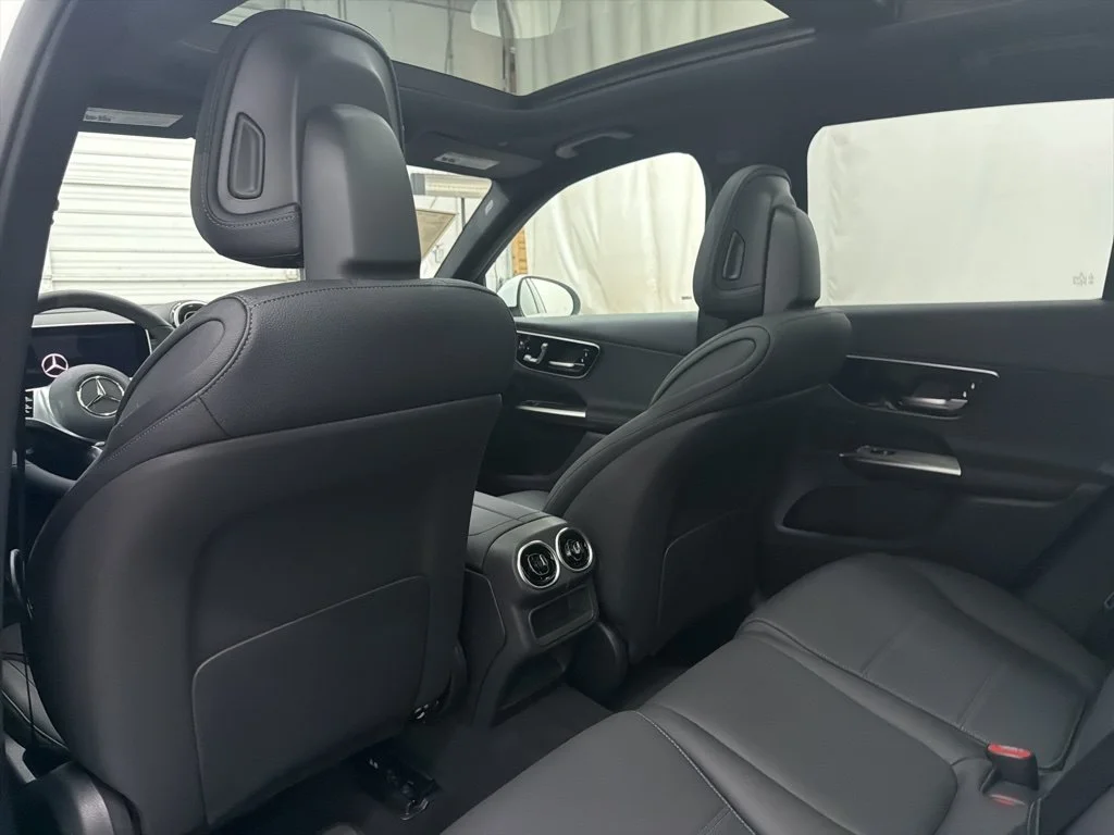 Used 2026 White Mercedes-Benz GLC 300 image 17
