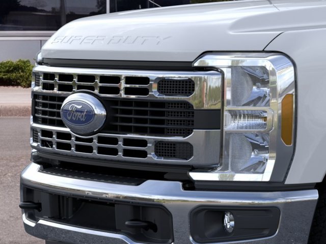 New 2026 Oxford White Ford XLT image 17